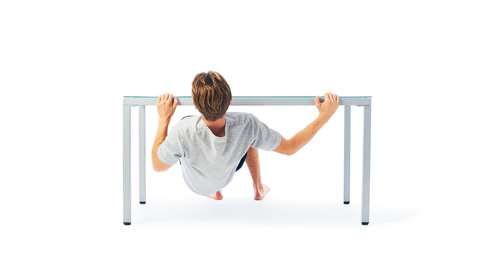 自宅で出来る、背中を広く厚くするトレーニング｜ロウイング