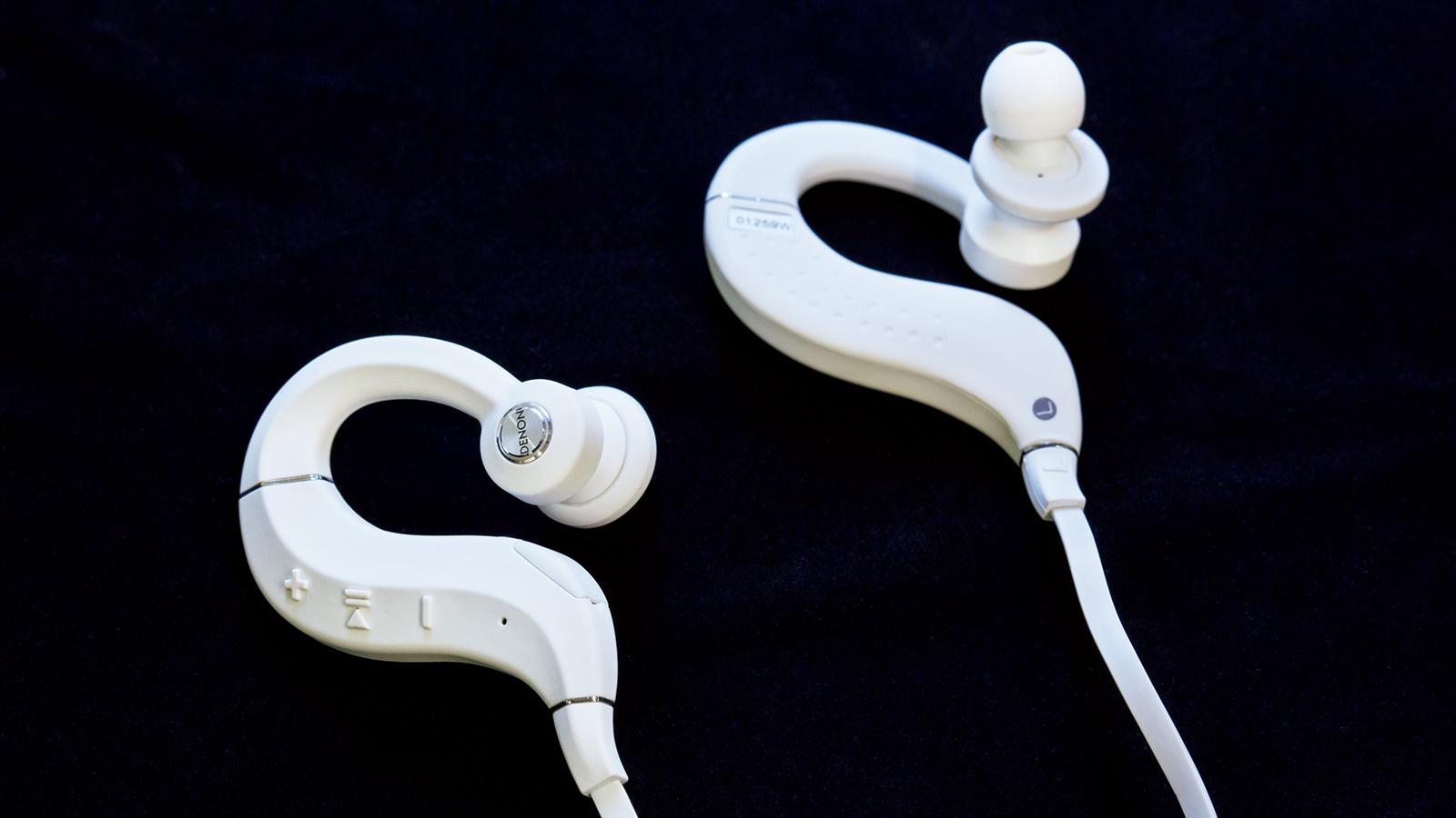 スポーツシーンにおけるあらゆる課題に挑むワイヤレスヘッドホンDENON「AH-C160W」