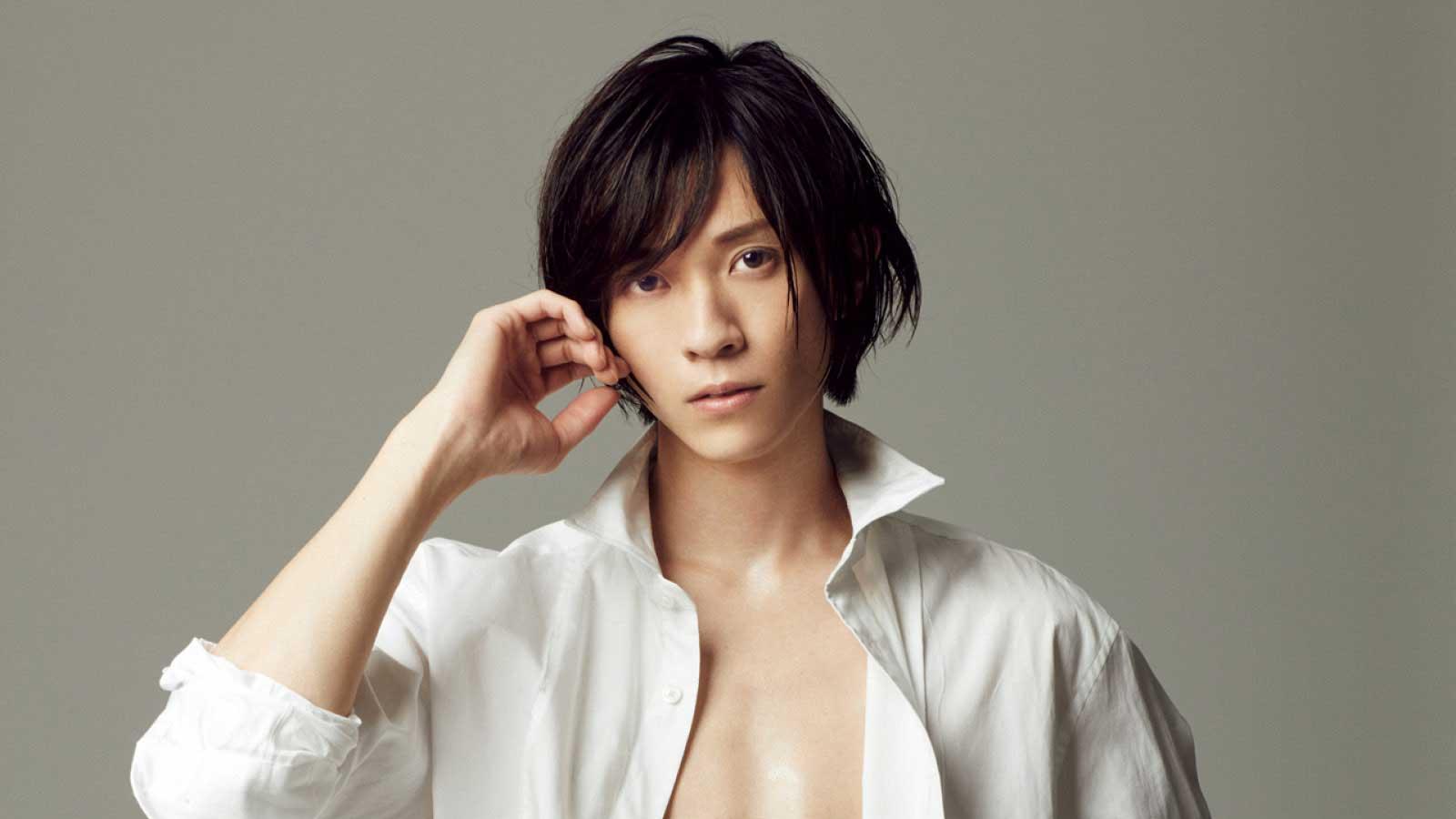 腹斜筋が発達しているのは、素振りのおかげかも〜笹森裕貴、男の腹割り