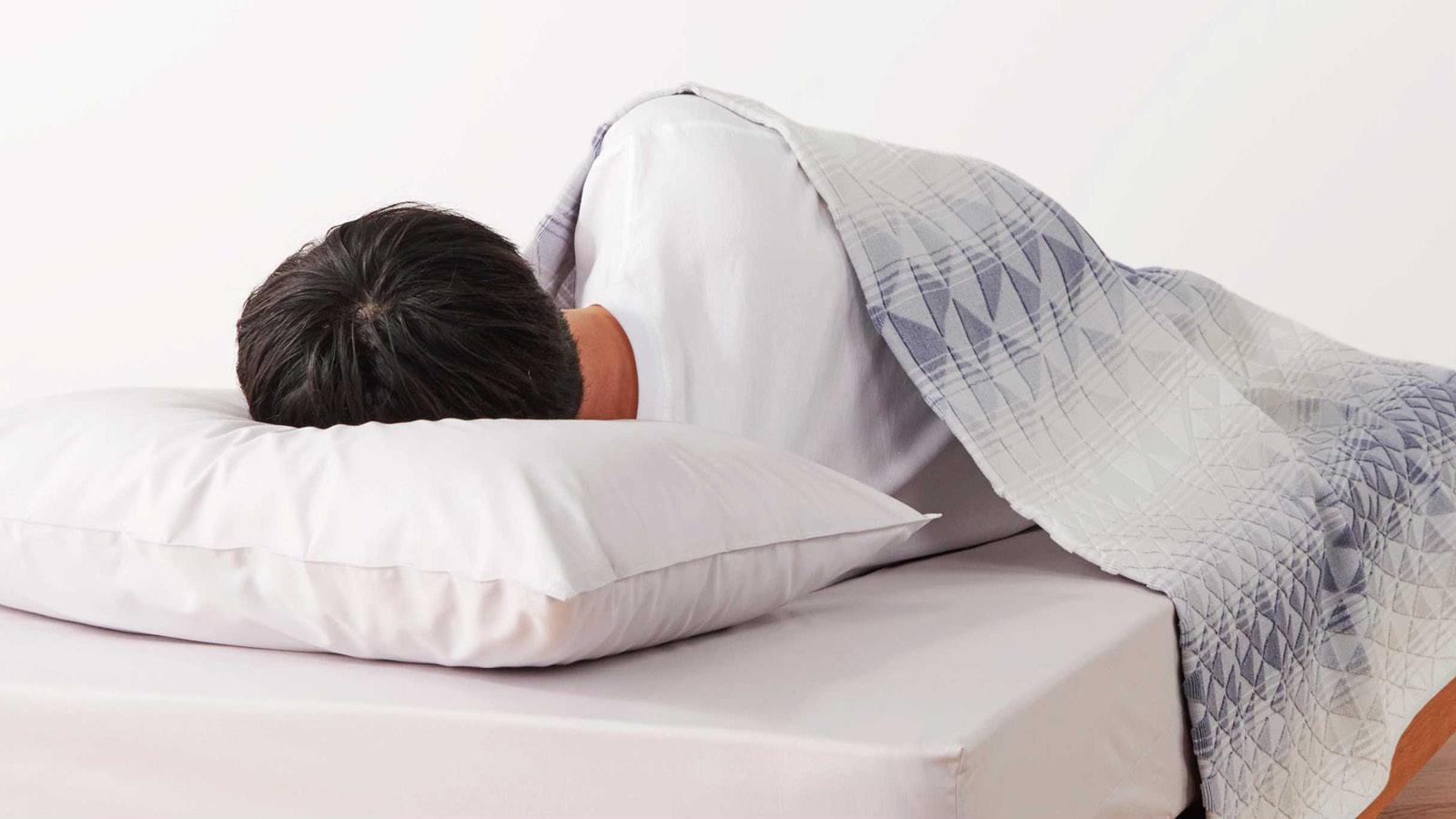 夏の快眠へ導くのはタオルケット？ それとも、ガーゼケット？