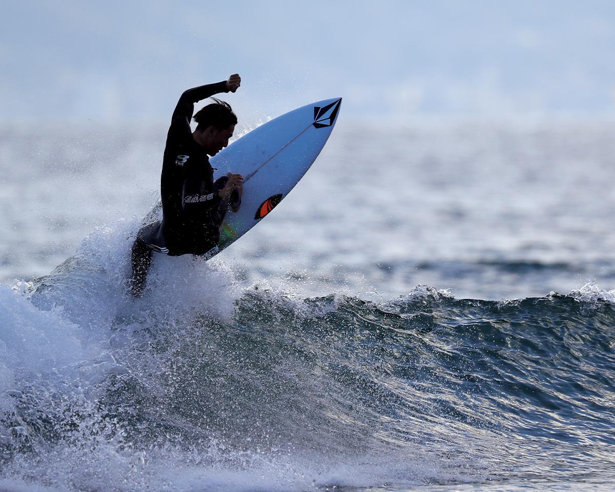 「フリーサーフィンの道を突めていきたい。それが自分の夢です」プロサーファー・村上舜