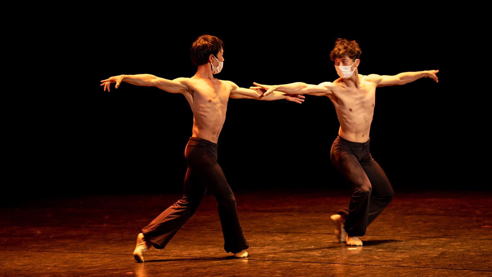 ハードなツアー後は「ゴーヤチャンプル」（バレエダンサー・井福俊太郎さん）