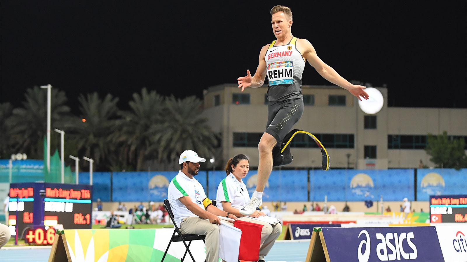 走幅跳8m62を跳ぶ、義足のジャンパー。世界新をマークする瞬間を見逃すな！