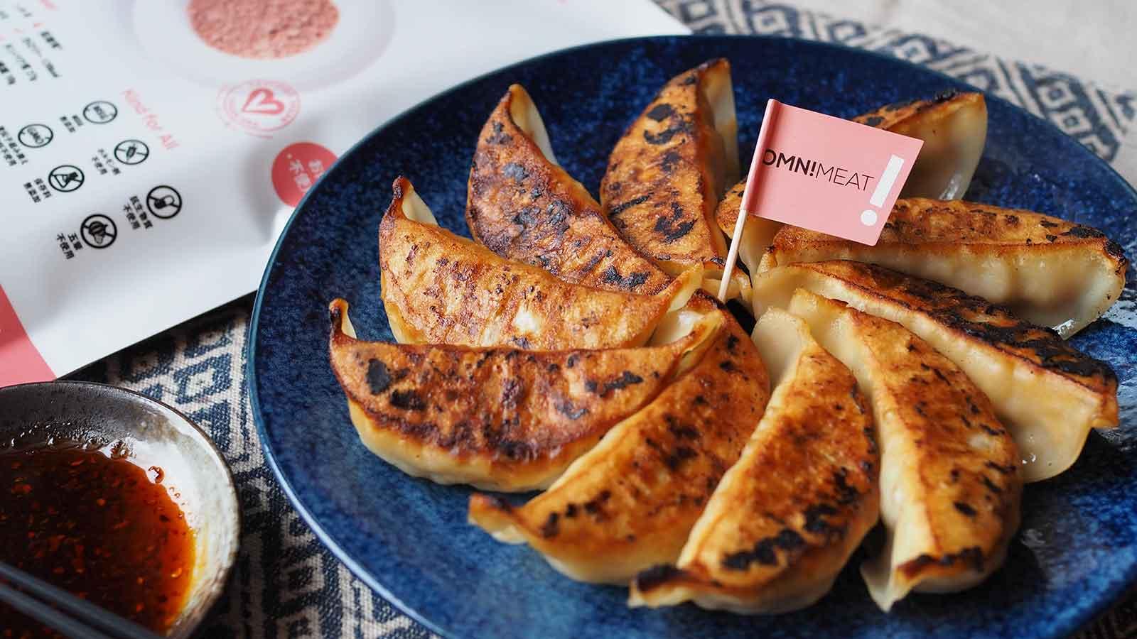 餃子の聖地・宇都宮発。植物由来100%ミートの《もちもち皮のジャンボ餃子》