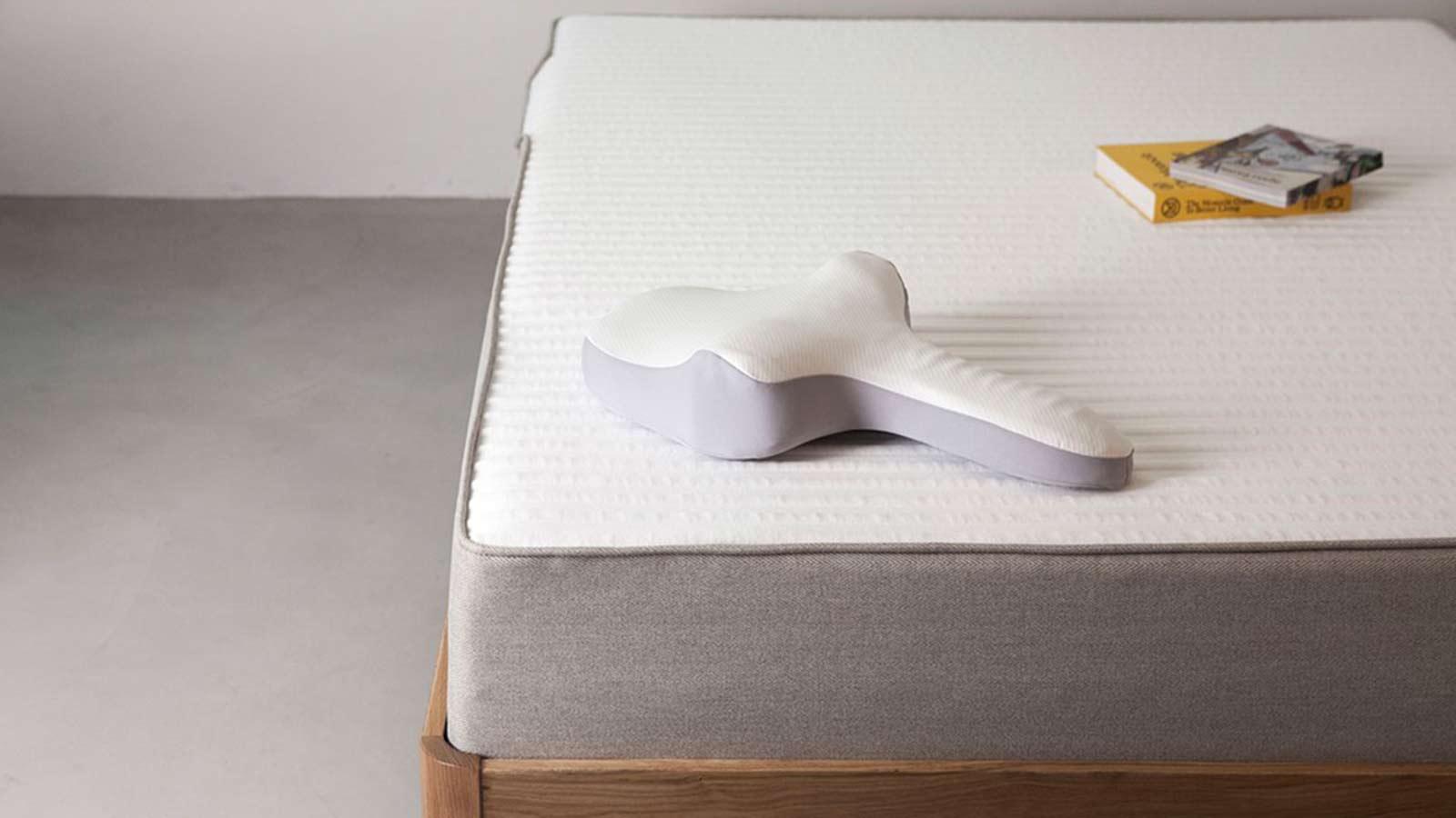 韓国で約5万個売れたまくら。寝ている間に姿勢を整える《ゴッチョ背まくら》