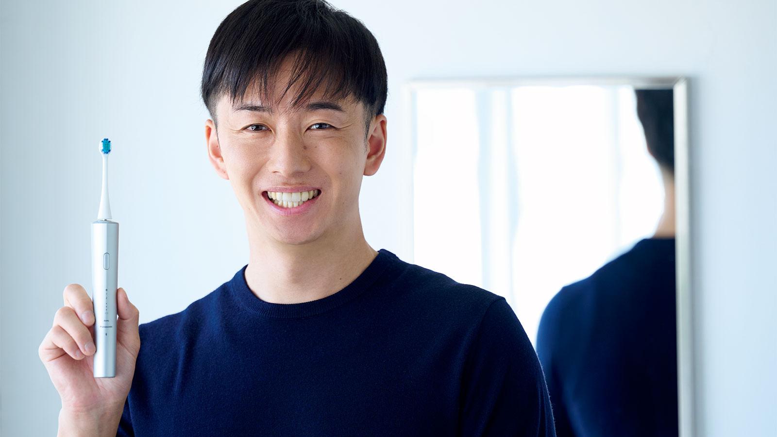 斎藤佑樹さん、音波振動ハブラシ最新×最上位の《ドルツ》を体感！