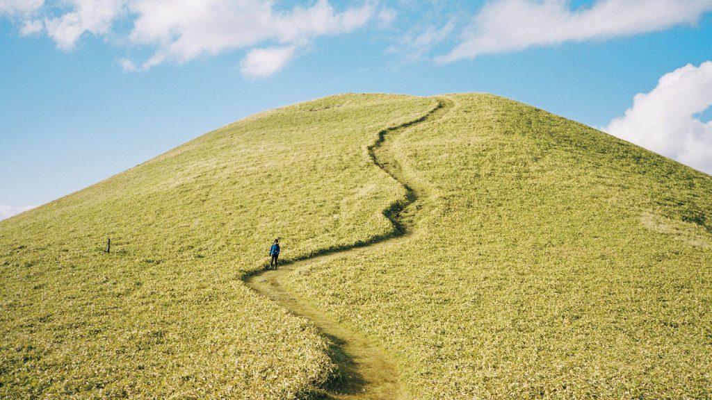 きっと歩きたくなる。自然歩きのプロが選んだ8つの道