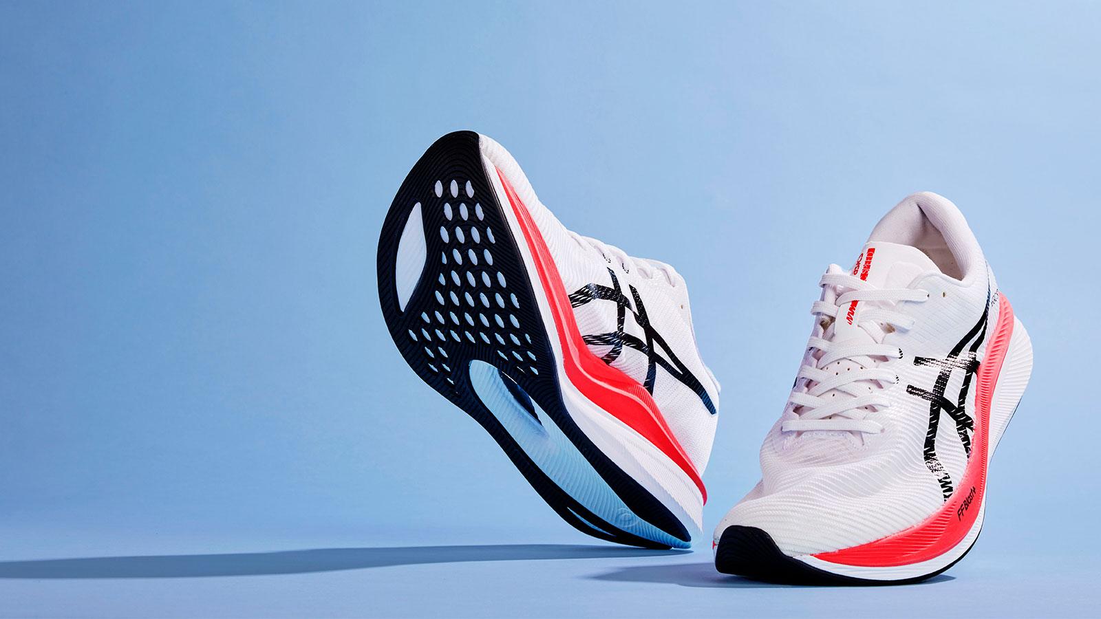 初めてのカーボンプレート搭載シューズに勧めたいアシックス《MAGIC SPEED 3》が登場！