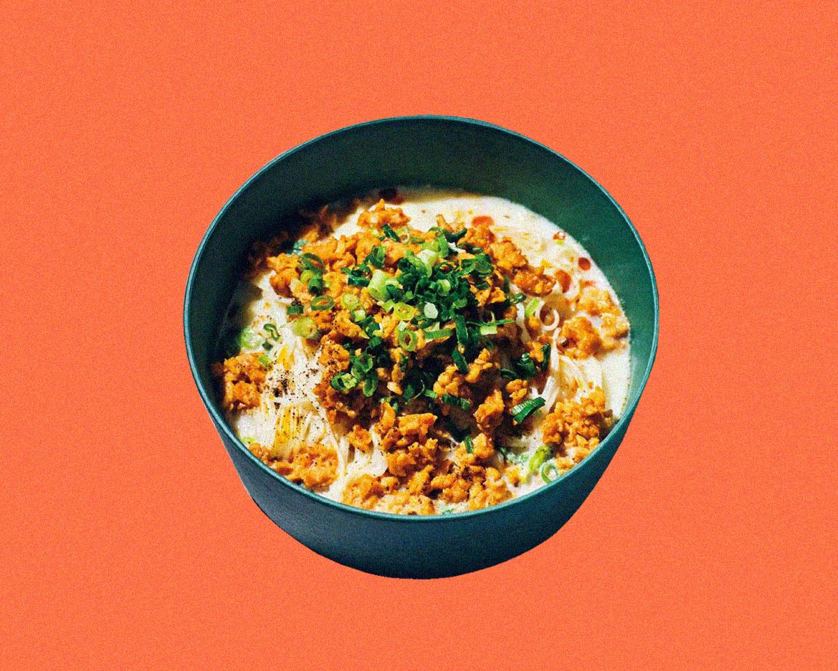 鍛えるシェフの筋肉レシピ：大豆ミートで作る旨辛担々麺