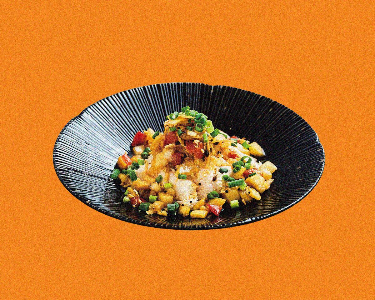 鍛えるシェフの筋肉レシピ：麴チキンの香味野菜ソース