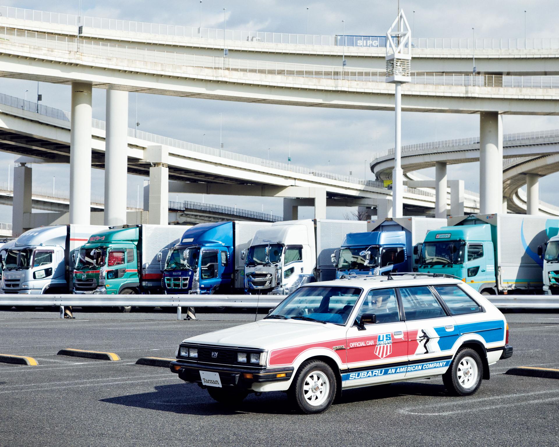 車好きの聖地「大黒埠頭PA」でも異彩を放つ一台《スバル GLワゴン》｜クルマと好日