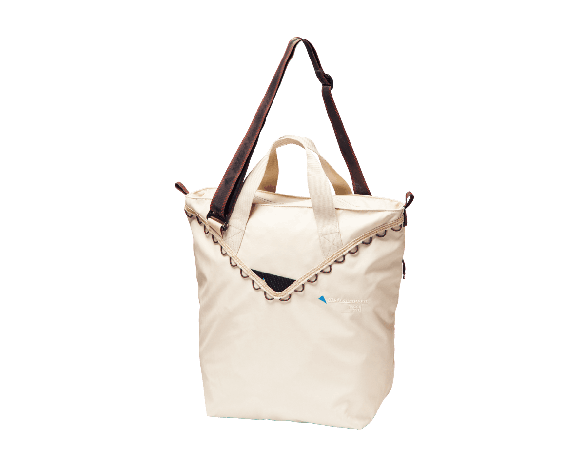北欧発の人気バッグが再び登場。〈Klättermusen〉のトートバッグ。