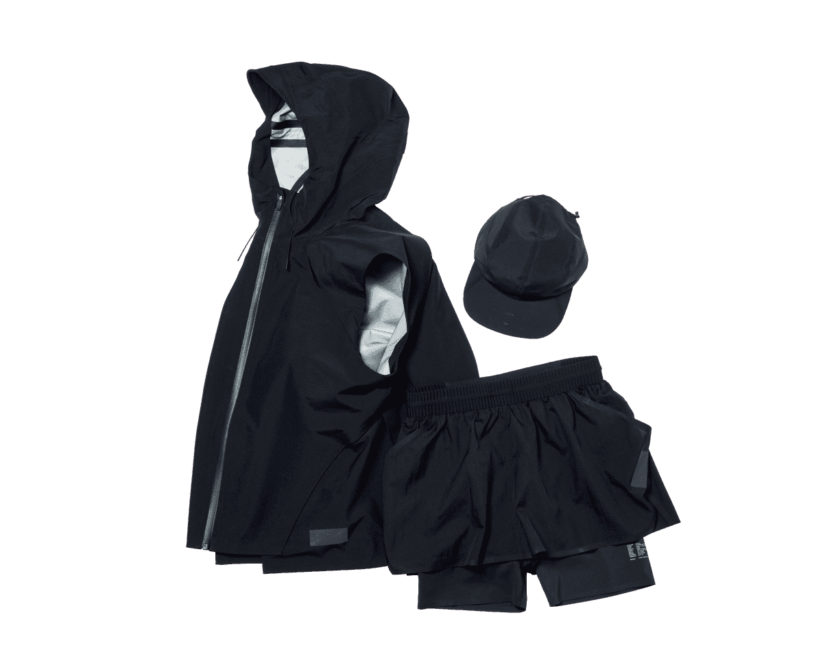 真っ黒で統一したクールなギア。〈PUMA × HELIOT EMIL〉のトレイルランニングウェア。