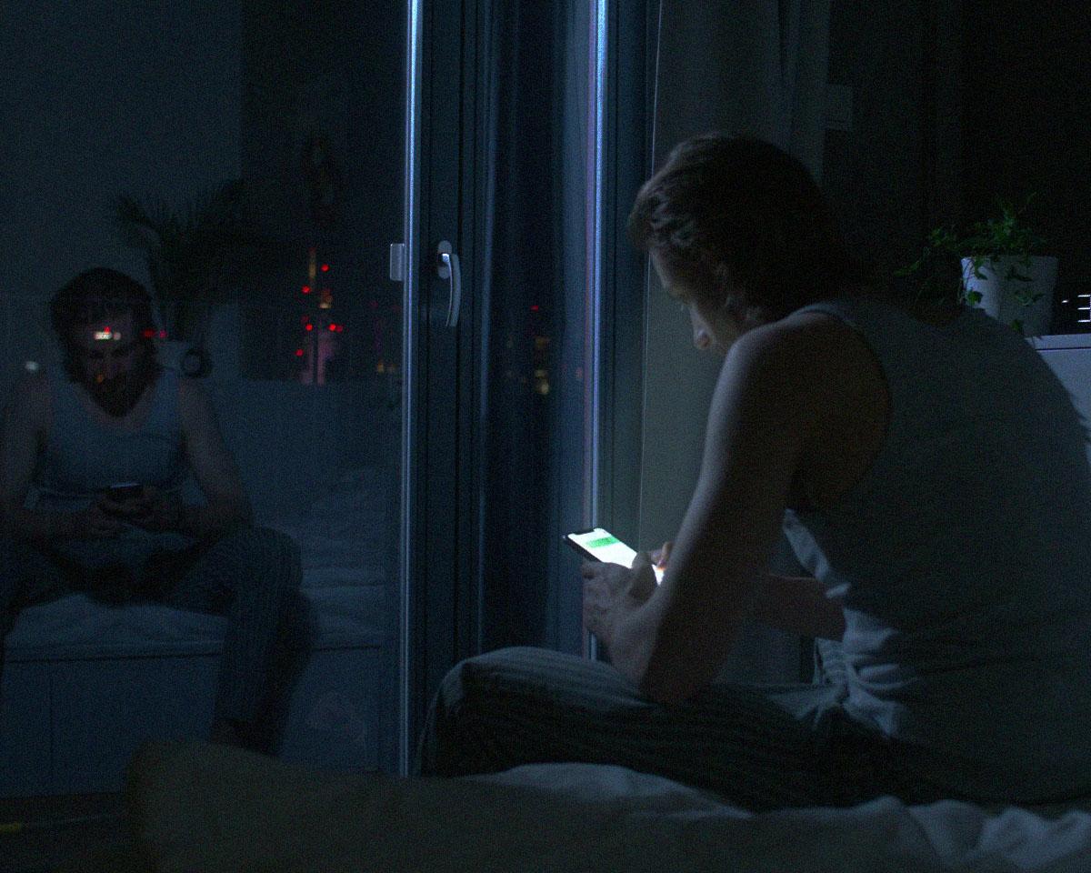 寝る前のメールチェックは封印！眠れない時のOK行動・NG行動。