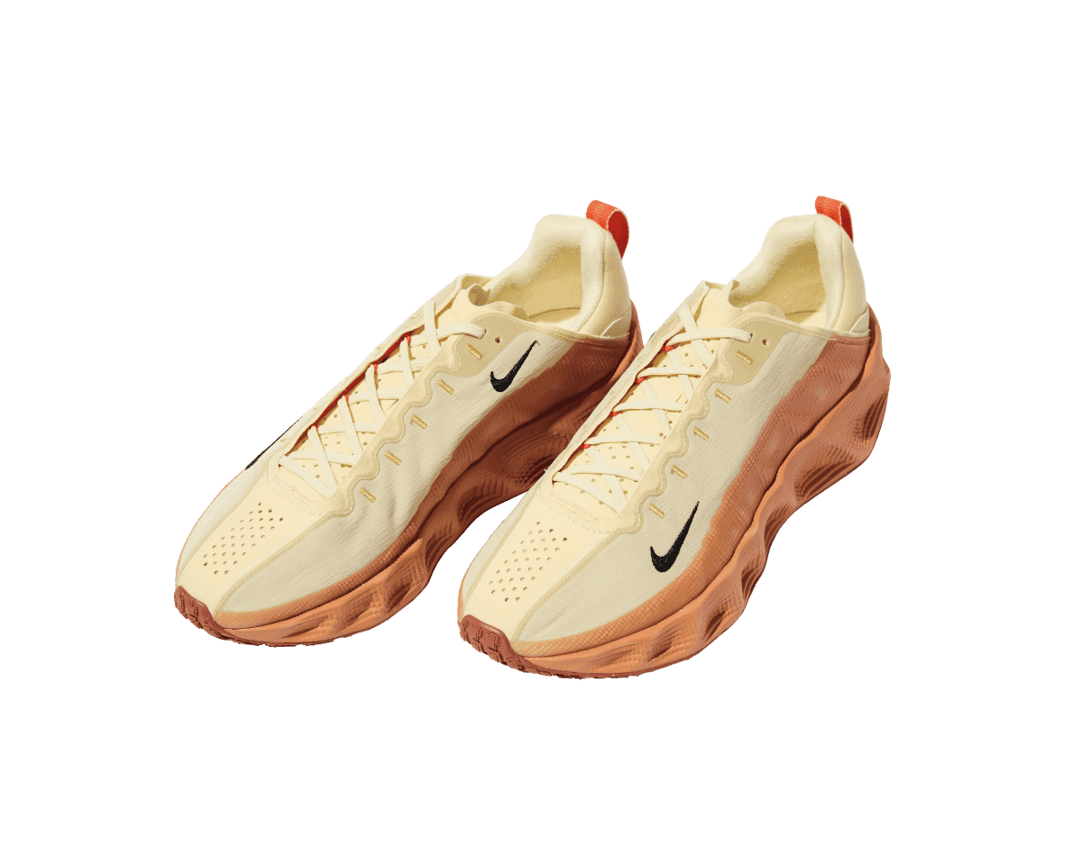 どこまで歩いても、疲れ知らず。〈NIKE SPORTSWEAR〉のスニーカー。