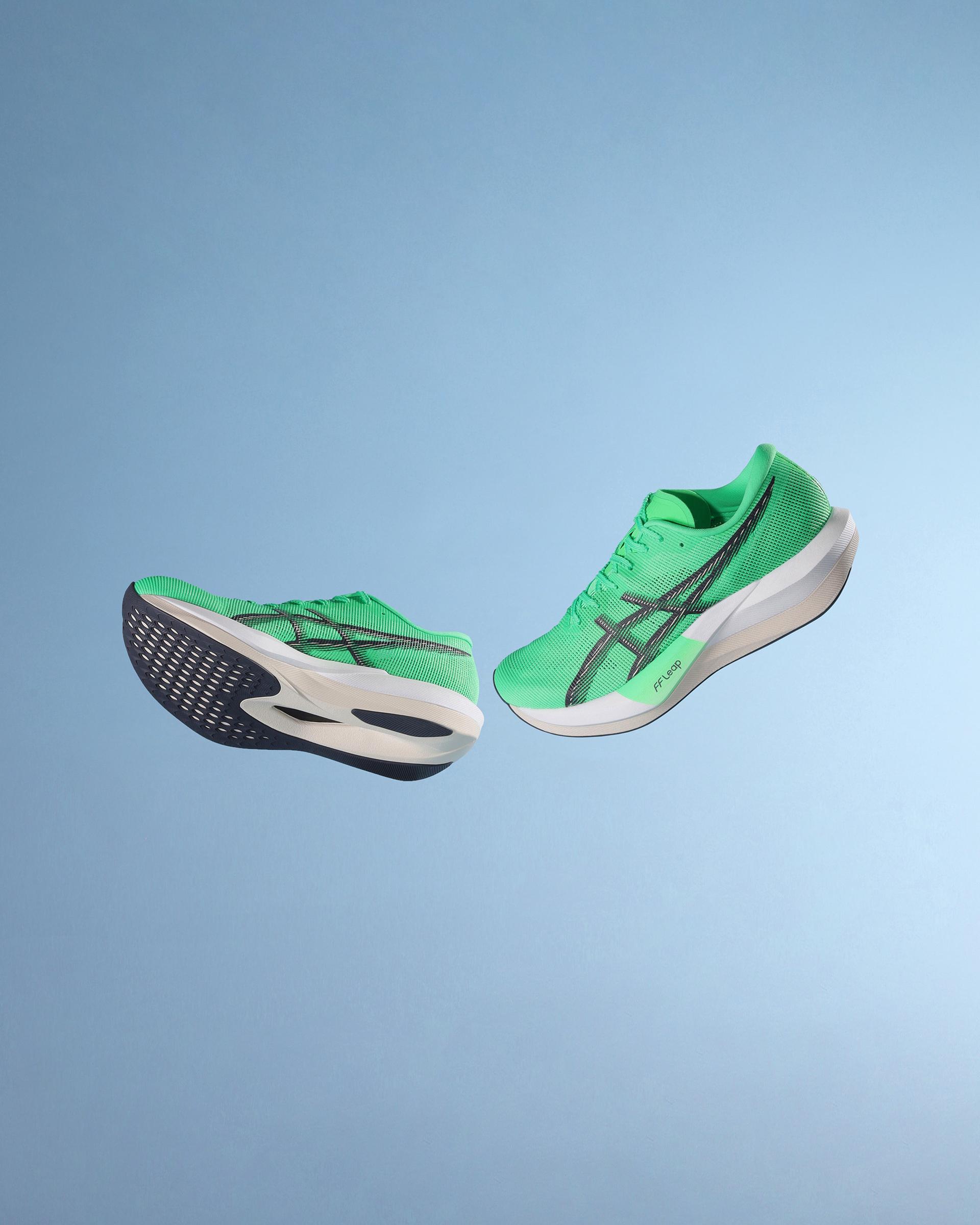 初めてのカーボンプレート搭載シューズはアシックス《MAGIC SPEED 5》に注目。