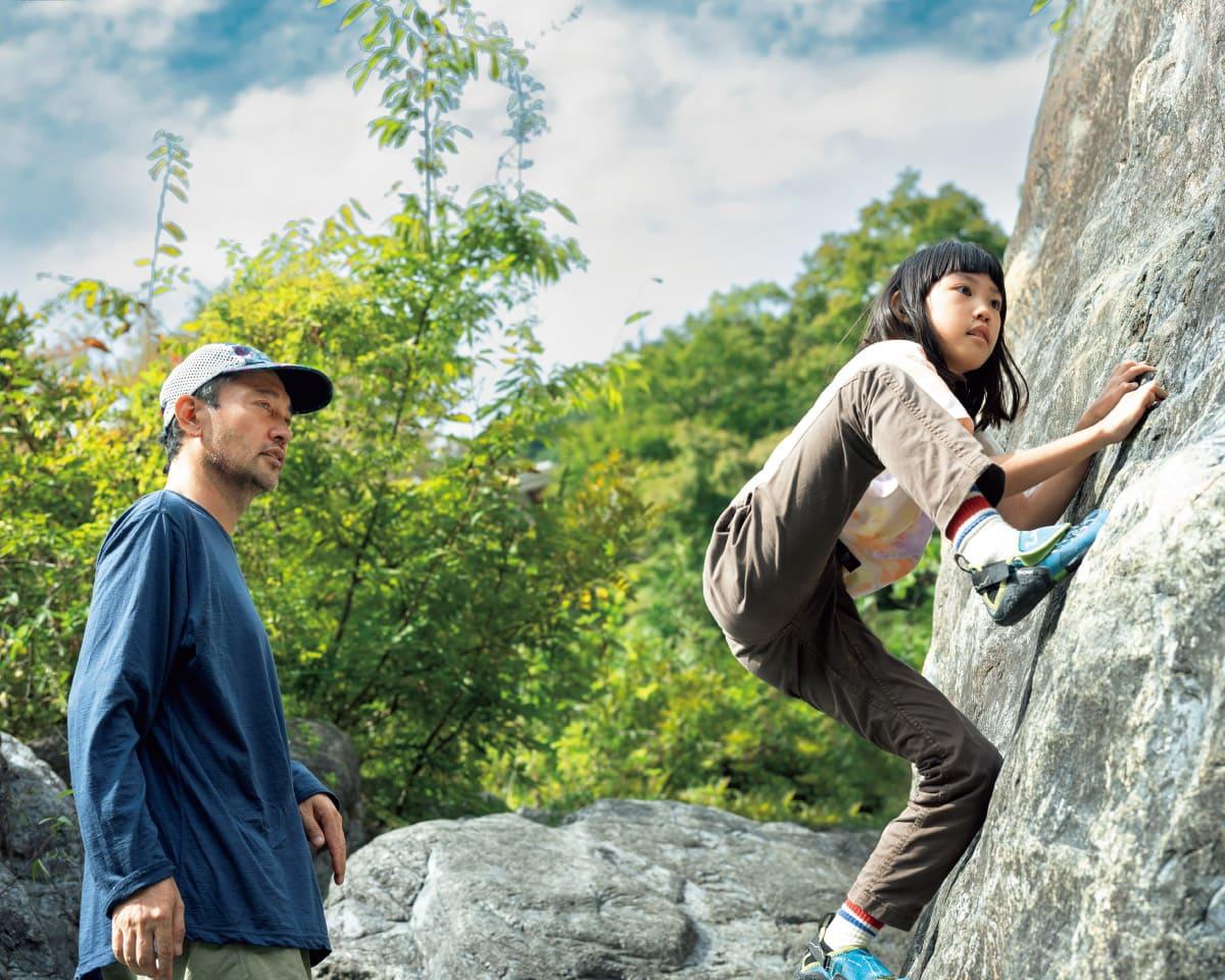 掴み、登り、成長する。親子で楽しむボルダリング。