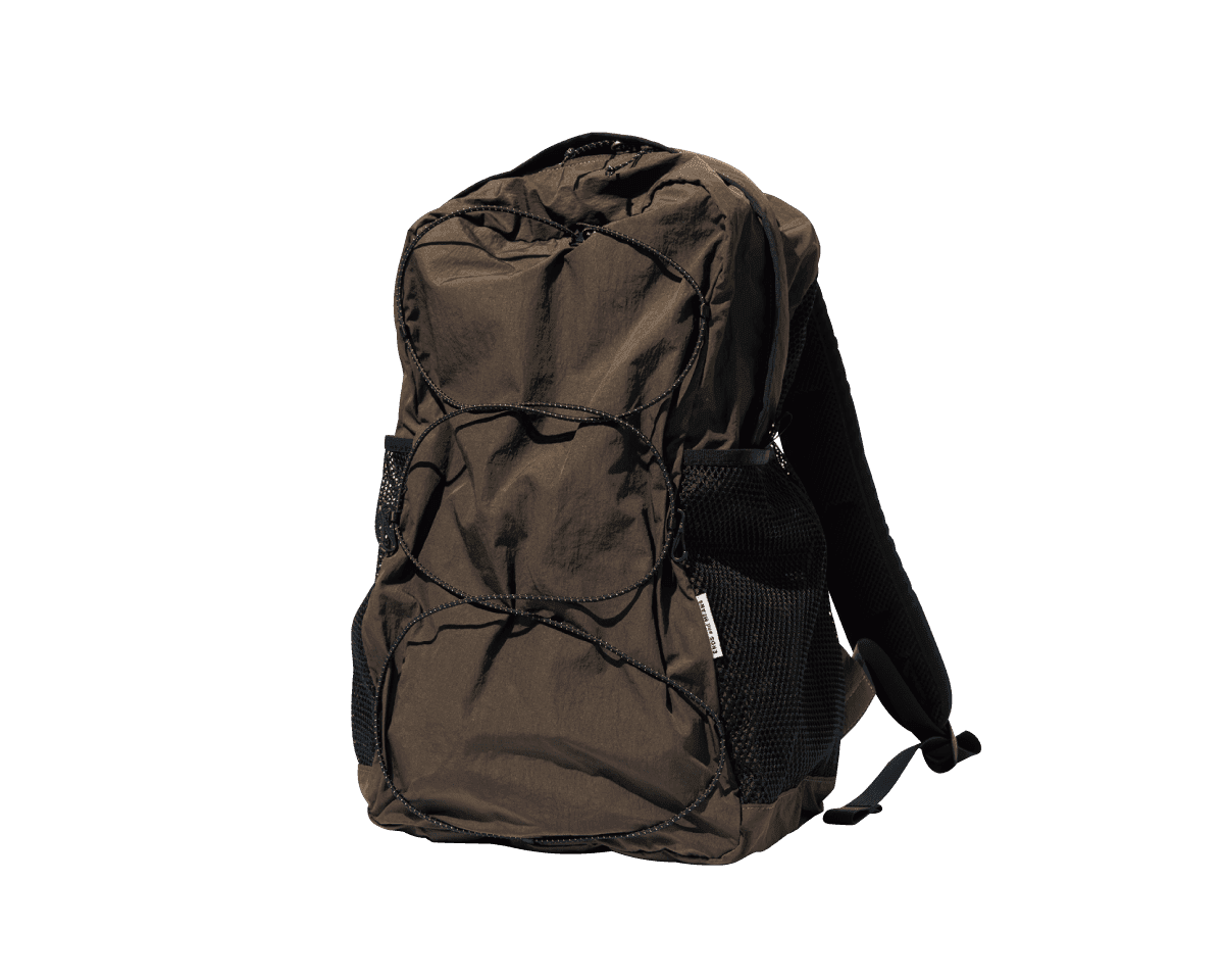 〈ENDS and MEANS〉のバックパックは、旅行先の即戦力だ！