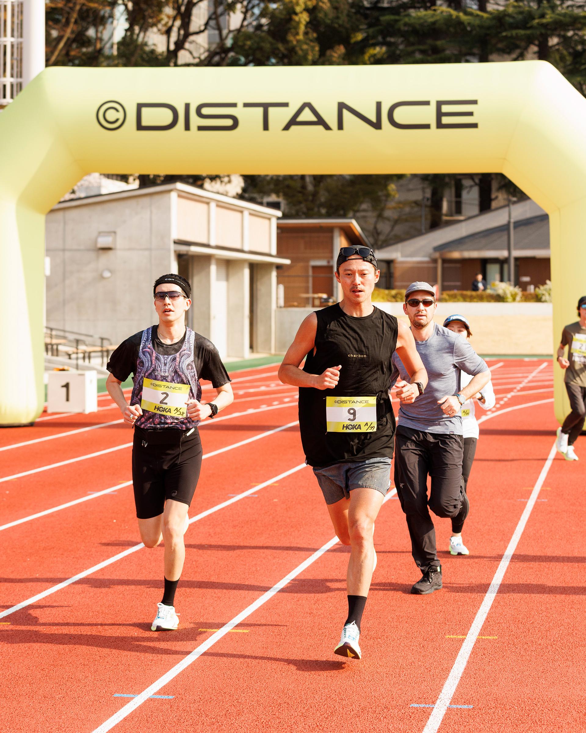 フランスのランニングコンセプトストア〈©︎DISTANCE〉が渋谷に上陸。オープニングを記念したレースイベントを〈HOKA〉と開催。