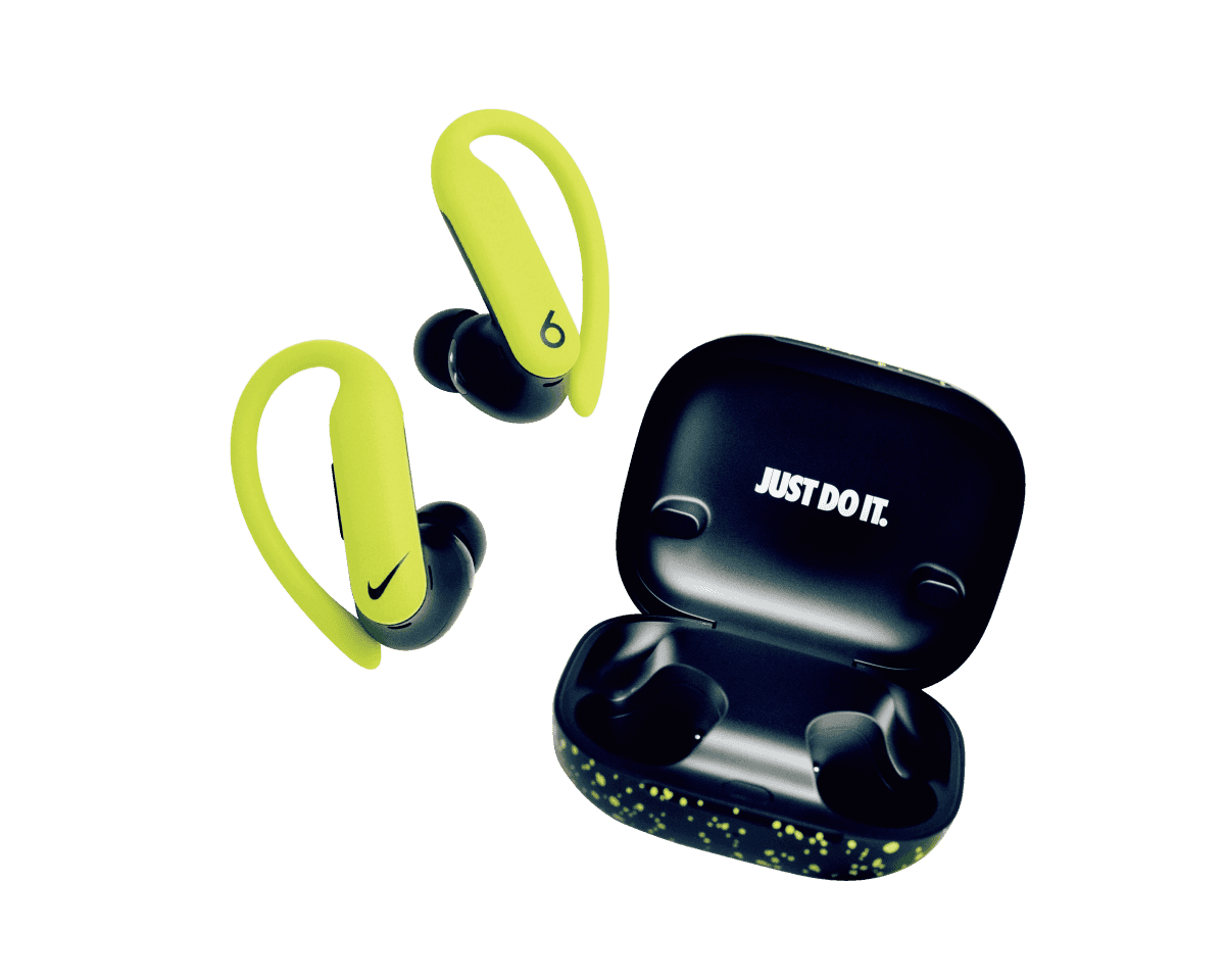 〈BEATS × NIKE〉のワークアウトイヤホン