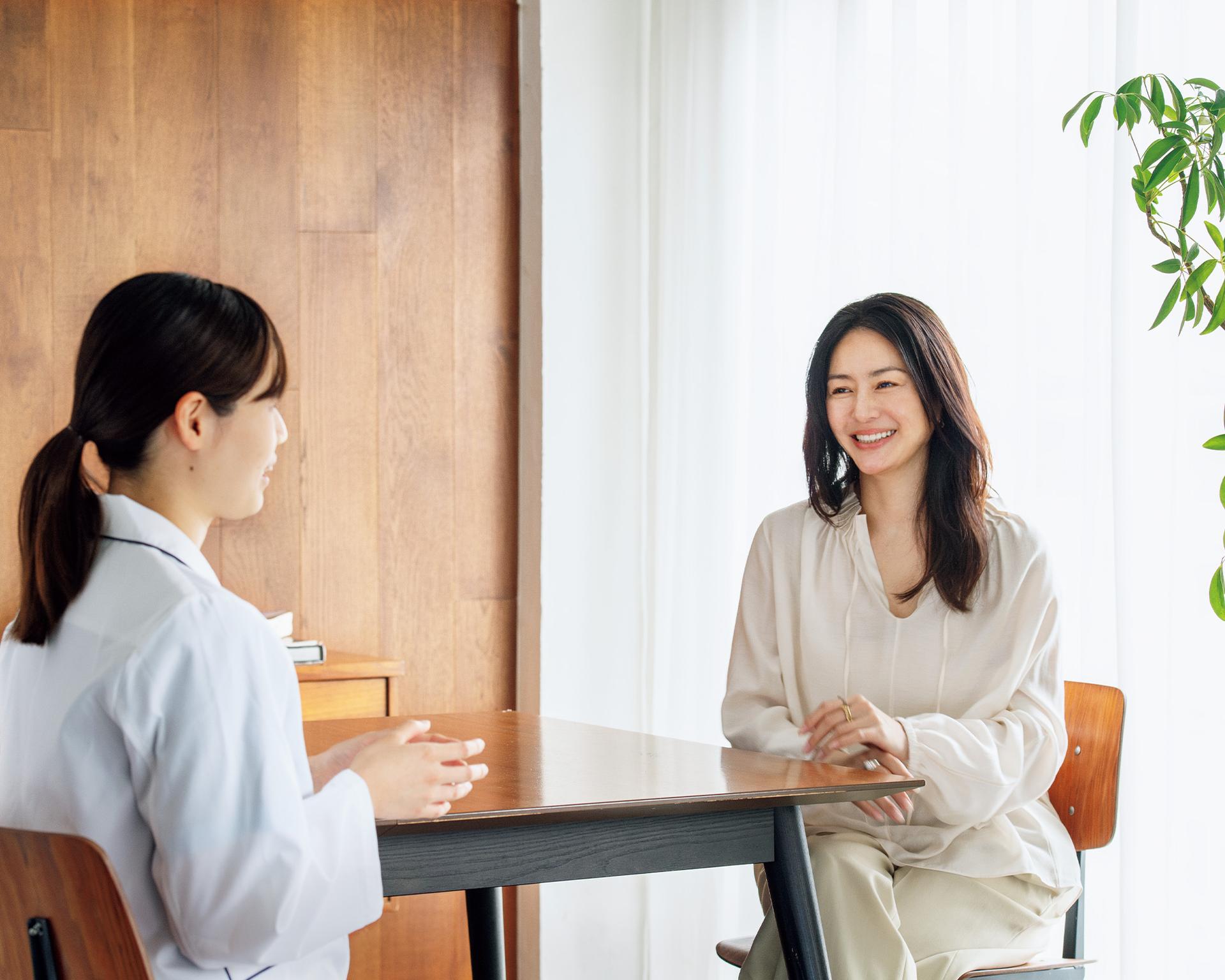 井川遥さんと学ぶ、「老化細胞研究」の最先端。〈ファンケル〉が注目する“キンミズヒキ”とは？