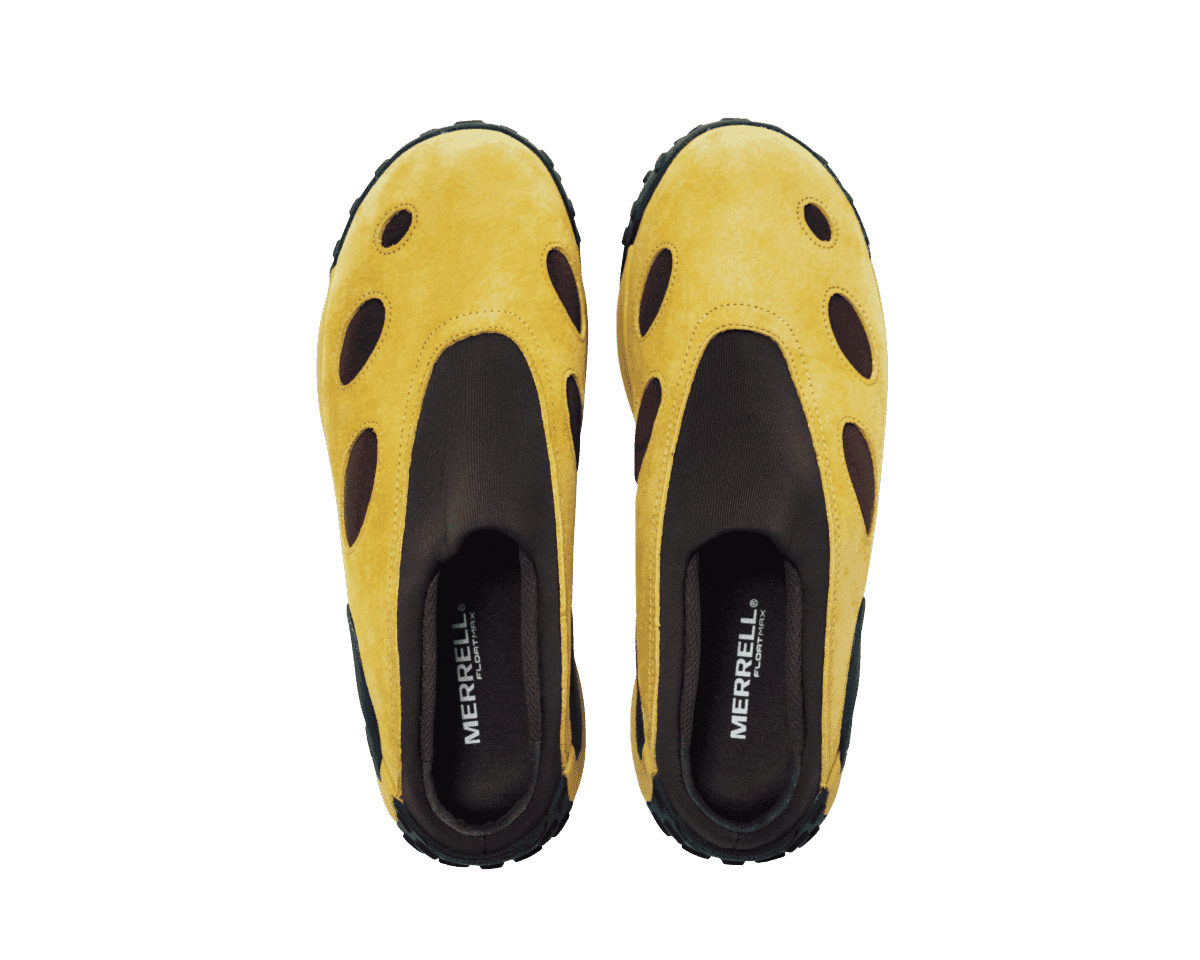 モダンな顔で機能的、〈MERRELL〉のスリッポン。