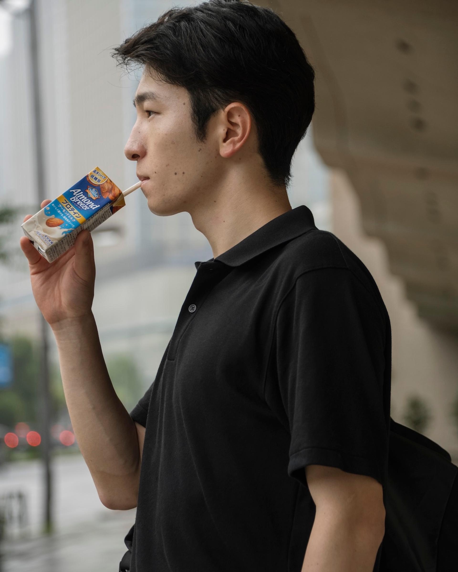 いつもカバンに《アーモンド・ブリーズ プロテイン》を。忙しい毎日の簡単コンディショニング習慣。
