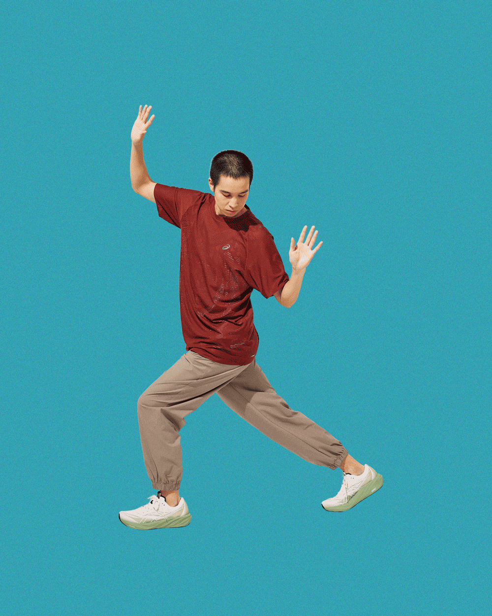 ラン前の90秒。動的ストレッチでスムーズな走りを引き出す。