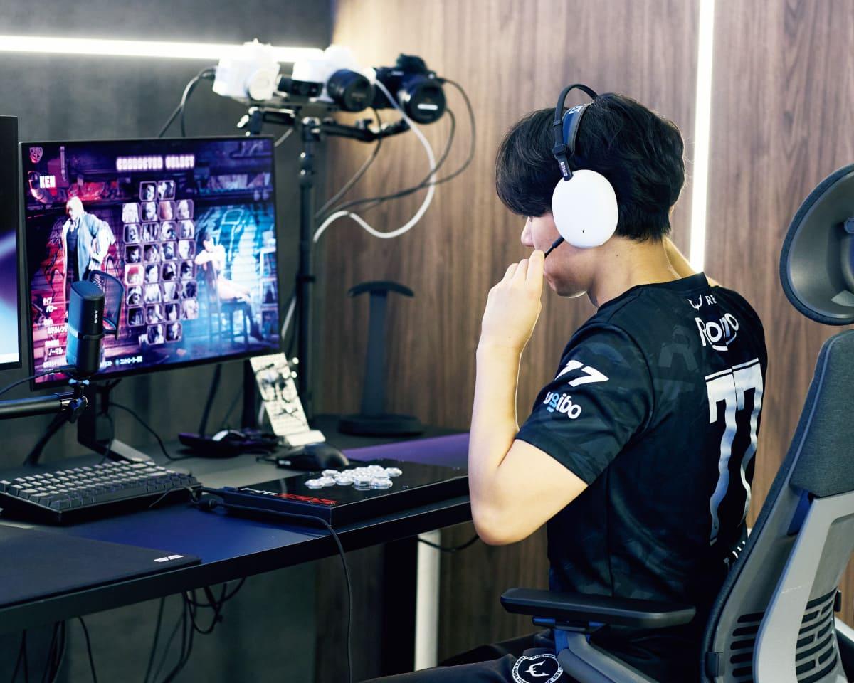 ときじさんがeぷポーツをしている後ろ姿