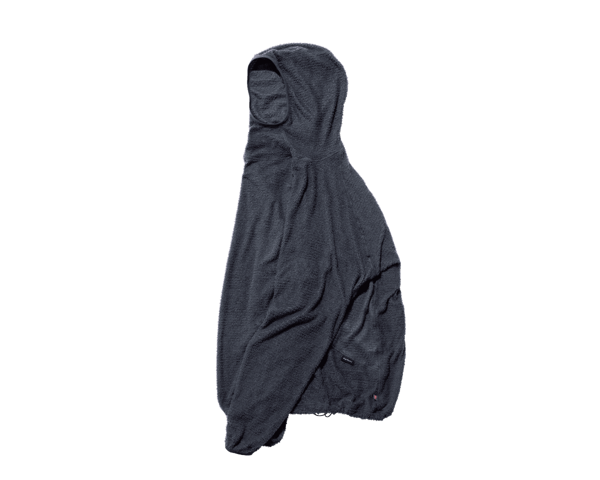 動けば放熱、止まれば保温。〈WILD THINGS〉のフーディ。