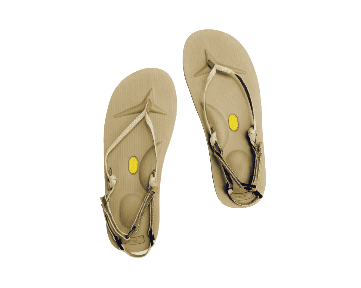 わらじの知恵を現代に。〈CALEDOOR × SUICOKE〉のサンダル。