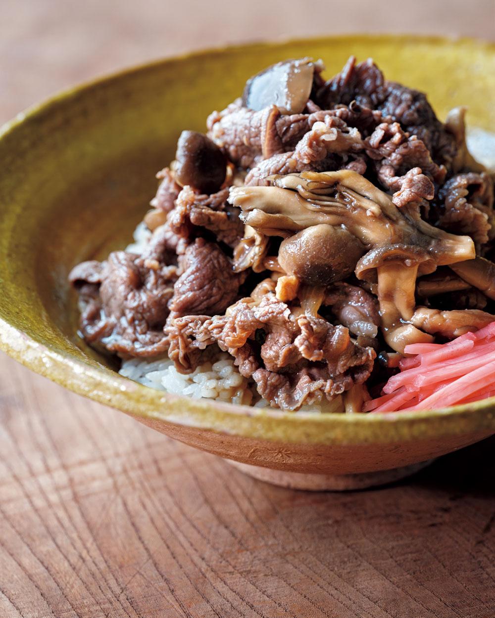 「きのこのカサ増し牛丼」でビタミンDをプラス|ツレヅレハナコのカラダめし。